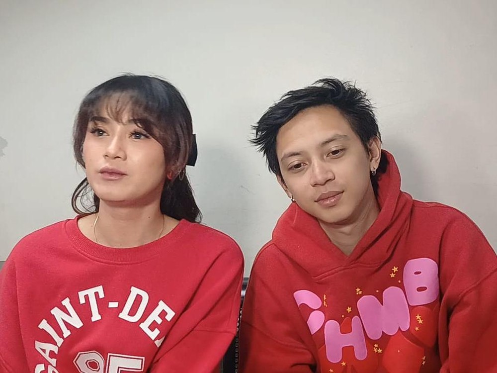 Kisah Haru Dara The Virgin Didampingi Kekasih Setia