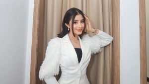 Ghea Youbi Ungkap Rahasia Lepas Beban di Tanah Suci
