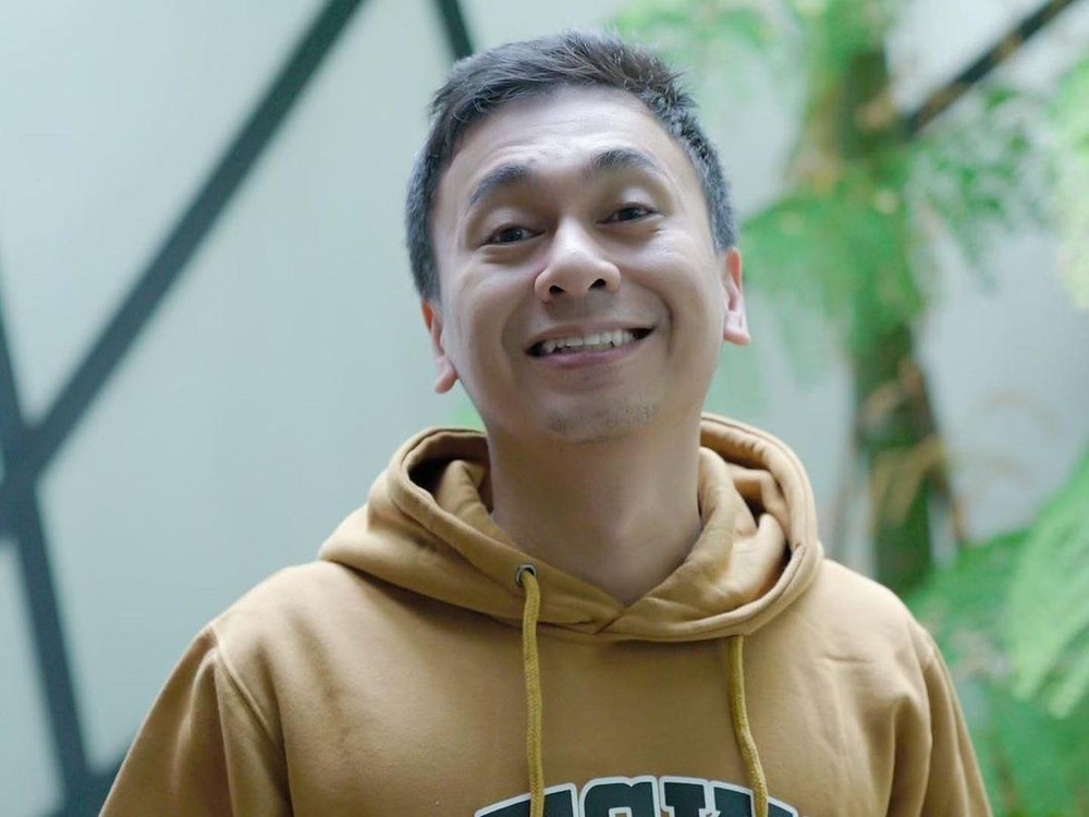 Rahasia Senyum Raditya Dika Ternyata Ini